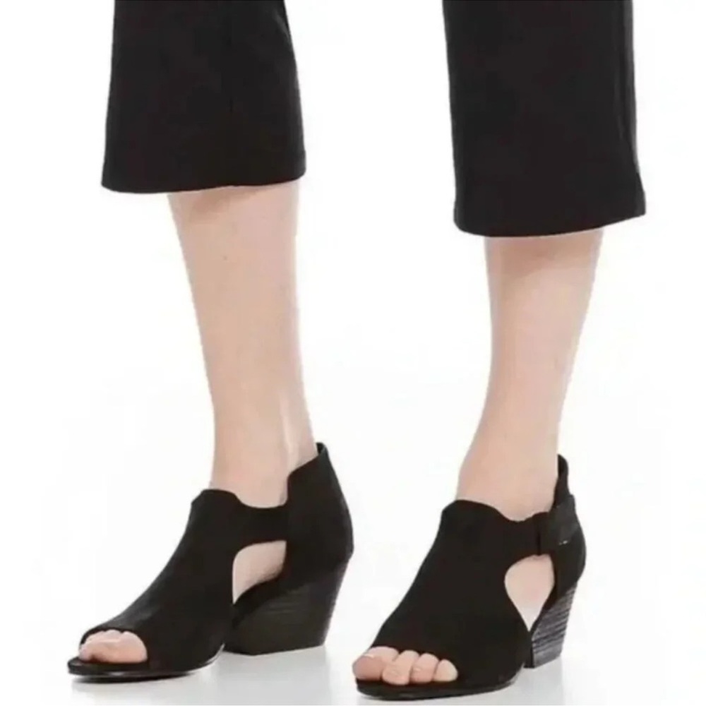 Eileen Fisher Iris cutout mid heel sandals 8